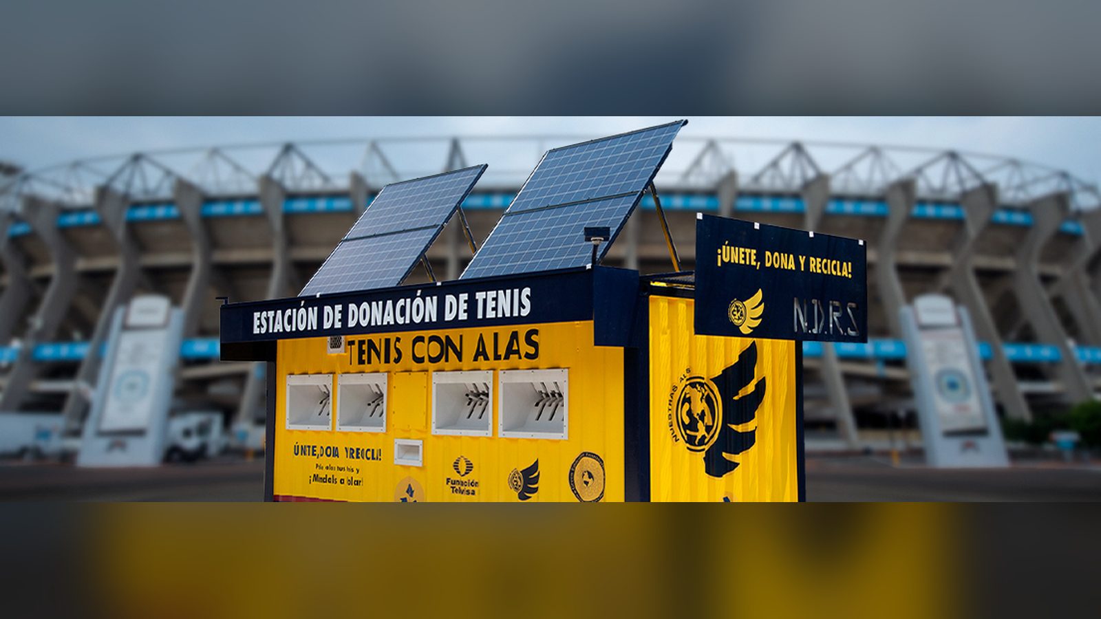 Tenis con Alas donation station outside Estadio Azteca in Mexico City
