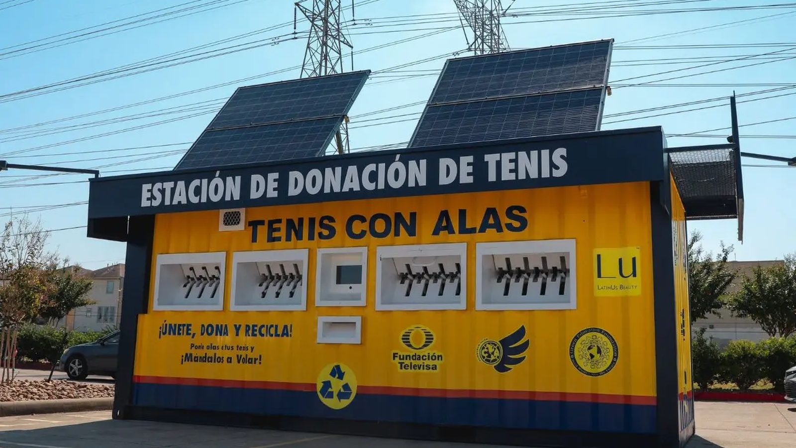Tenis con Alas donation station in Houston